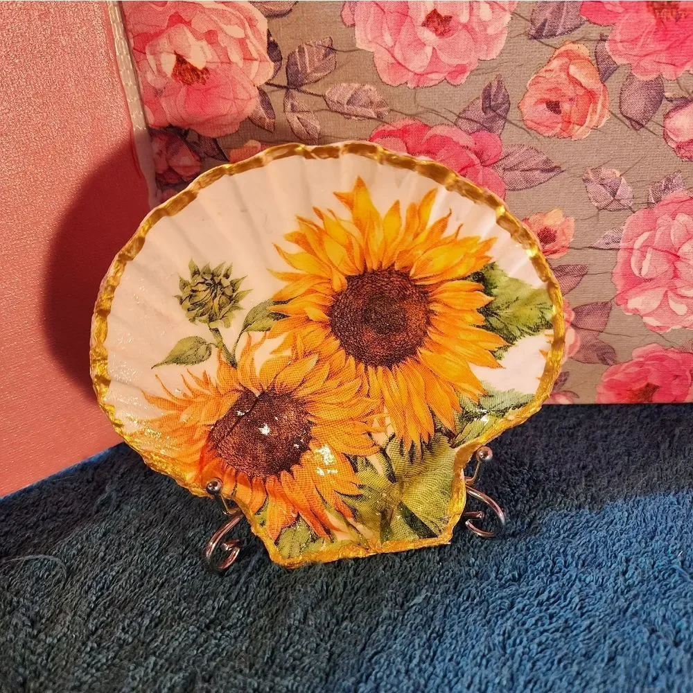 Decoupage Scalloped shells 